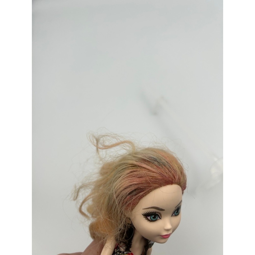 Ever After High Mirror Beach Apple White fashion doll - Picture 8 of 8
